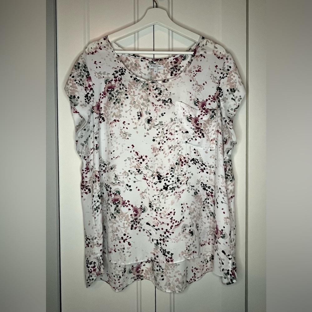 Reitmans Essentials White Cap-Sleeve Floral Dot Tunic in Cranberry and Green
